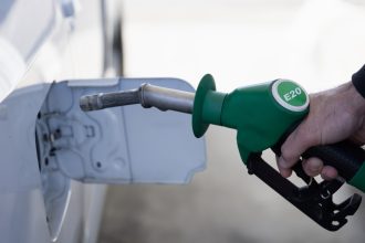 uk-retail-sales-fall-as-fuel-buying-drops