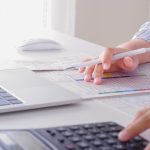 us-jobs-beat-forecasts-despite-war-risk