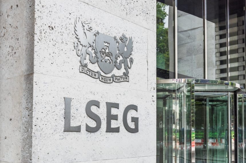 ftse-100-falls-as-banks-and-oil-stocks-slide