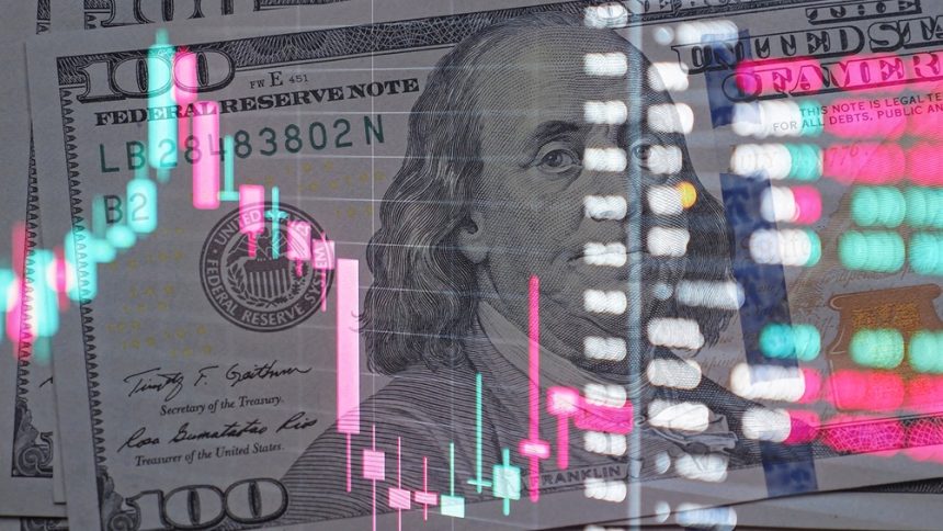 dollar-strengthens-as-yen-hits-multi-decade-low