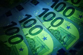 eurusd-falls-as-dollar-gains