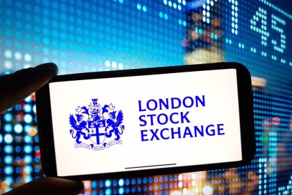 ftse-100-rises-on-hsbc-gains-and-retail-boost